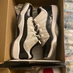 Jordan 11 Concord youth size 6.5